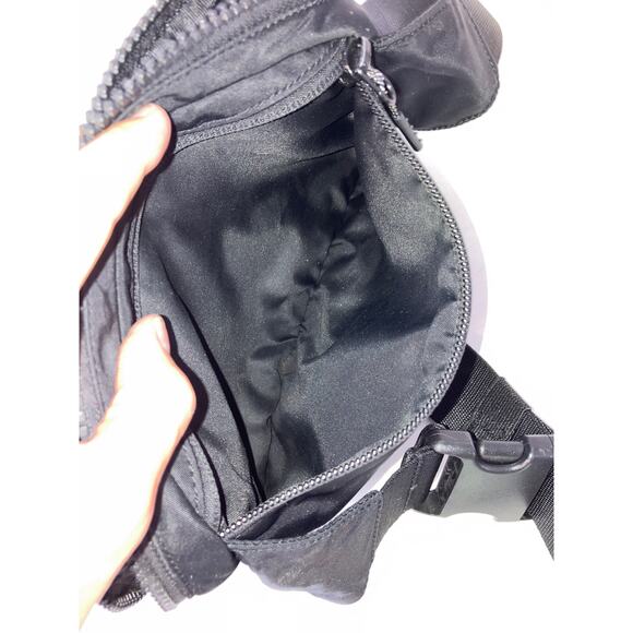 LULULEMON BLACK WAIST BELT BAG WITH GREEN SHOPPING TOTE - Picture 13 of 16